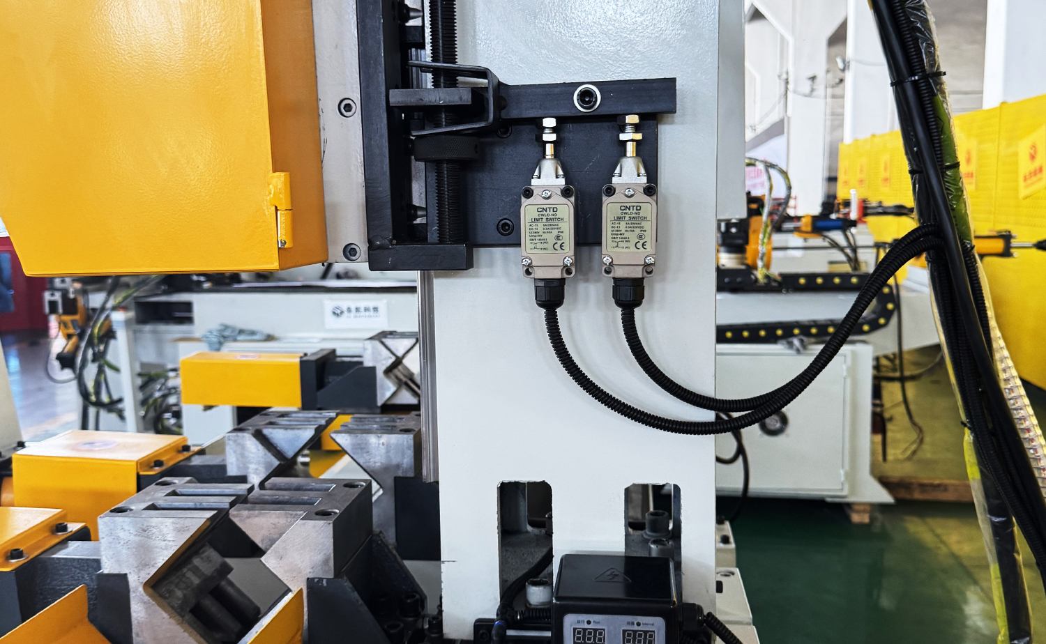دستگاه برش لوله سروو تغذیه تمام اتوماتیک سری CNC