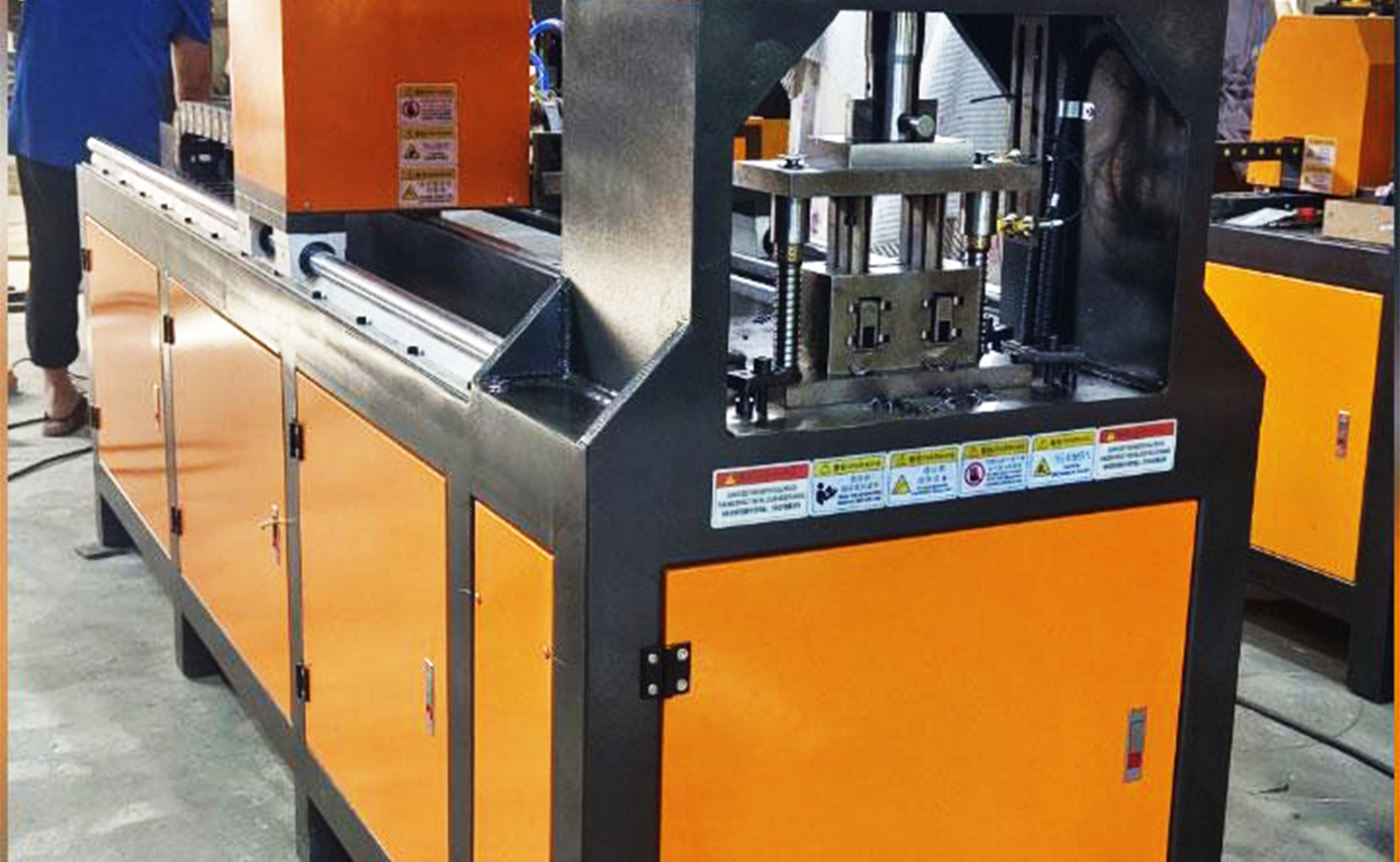 دستگاه پانچ هیدرولیک تک سیلندر اتوماتیک سری CNC دستگاه پانچ هیدرولیک تک سیلندر اتوماتیک سری CNC