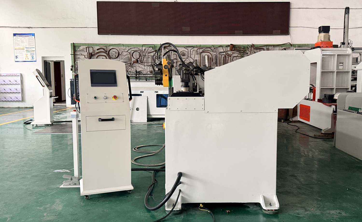 دستگاه خم کننده لوله دو سر DB CNC