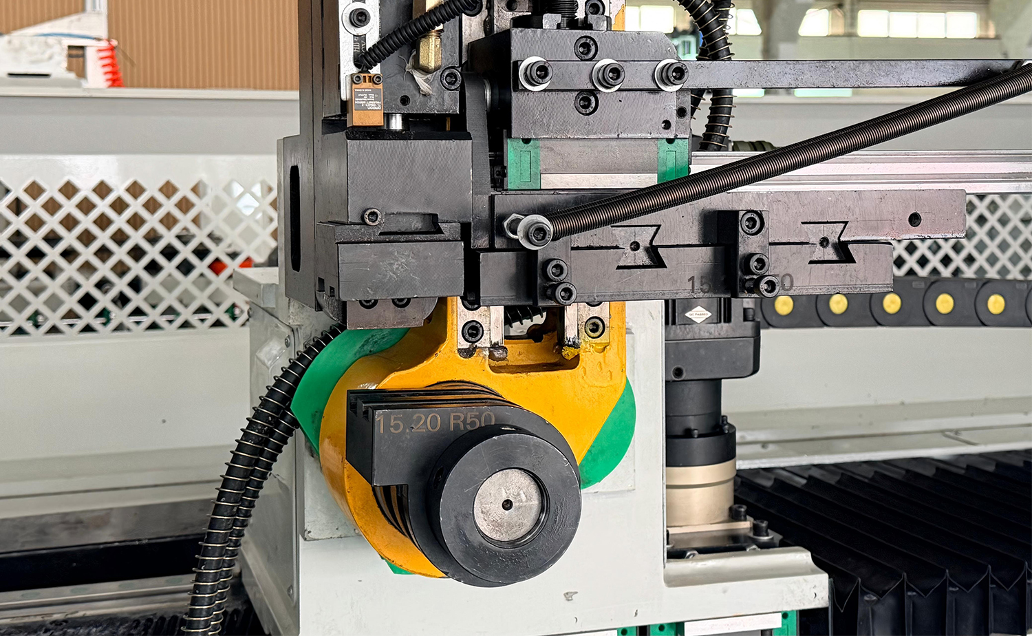 دستگاه خم کننده لوله دو سر DB CNC